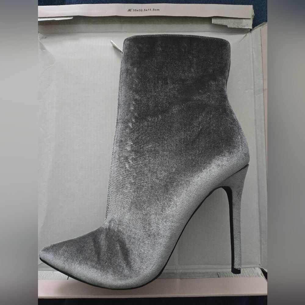 NEVER WORN Size 11 womens Grey zipper booties with  suede material